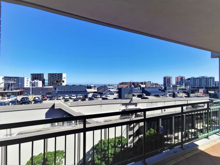 SPACIOUS 2-BEDROOM APARTMENT IN A SECURITY BLOCK - Photo 4