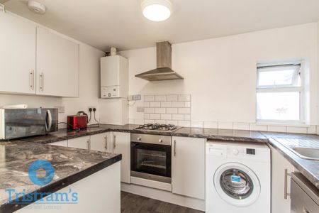 4 bed Flat for Rent - Photo 5