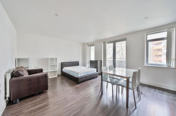 Studio to rent - Photo 1