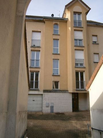 Studio entièrement rénové, en Résidence centre ville - Photo 2