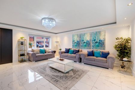 5 bedroom detached house to rent - Photo 2