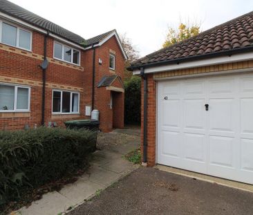 3 bedroom end of terrace house to rent - Photo 4