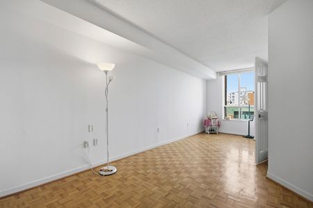 For Lease - 284 Bloor Street Unit# 903, Toronto, Ontario - Photo 4