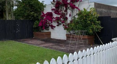 Reduced Rent on One Bedroom flat with private yard - Photo 5