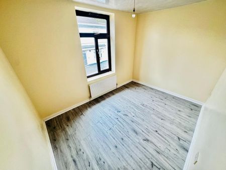 1 bedroom in a flat share to rent - Photo 2