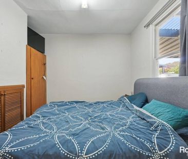 Spacious 2 Bedroom Home with Off Street Parking - Photo 1
