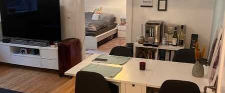 Sanierte Altbauwohnung in gesuchter Lage in stattlichem Mehrfamilienhaus! - Foto 1