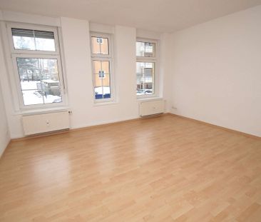 großzügige 1-Zi-Wohnung mit separater Küche, Badewanne, Laminat - Photo 1