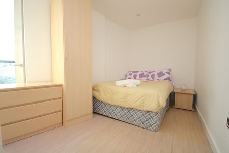 2 Bed Flat, Gardner Court, EC1V - Photo 4