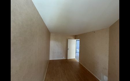 Location Appartement 3 pièces 64 m² Saint-Benoît-du-Sault - Photo 2