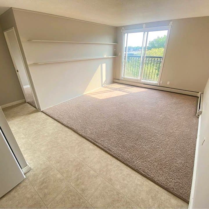 1 Bed Apartment | West Edmonton | Electricity & Water Included - Photo 1