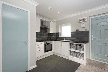 1 bedroom Semi-Detached House to rent - Photo 2