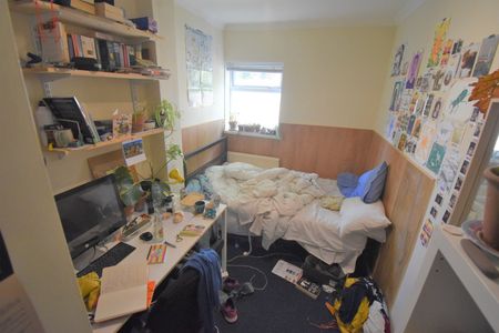 6 Bed Terraced House, Christchurch Road, RG2 - Photo 3