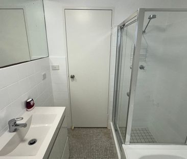 Renovated Mid floor, 1 Bed, 1 Bath + LUG - Photo 6