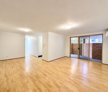 Spacious Living - Photo 2