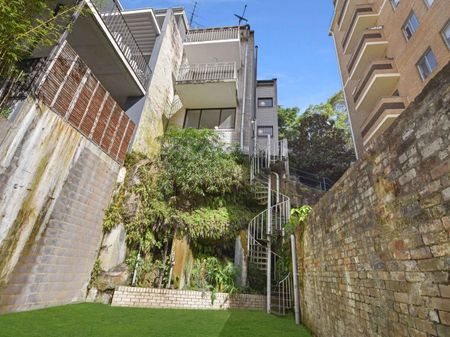 NEWLY RENOVATED HUGE THREE STOREY HOUSE WITH GARDEN & DOUBLE LOCK UP GARAGE - Photo 5