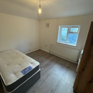 Studio Flat, Lyon Park Avenue, HA0 - Photo 3
