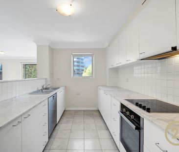 Leafy Luxury & Resort Living – Oversized Apartment in Premier Kensi... - Photo 3
