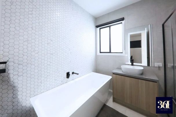 “NEAR NEW STUNNING HOME FOR RENT IN TRUGANINA CLOSE TO BACCHUS MARSH GRAMMER SCHOOL” - Photo 1