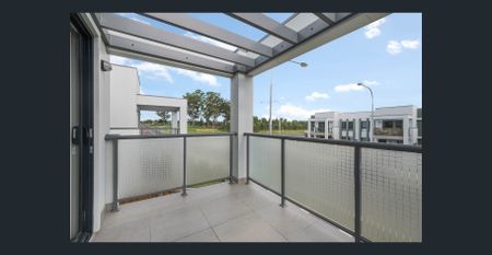 Modern & Private Flat in the Heart of Catherine Field - Photo 4