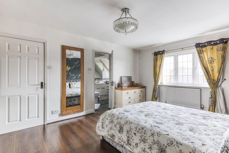 4 bedroom detached house to rent - Photo 4