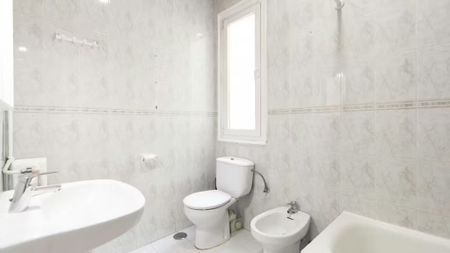 Calle de Bravo Murillo, Madrid, Community of Madrid 28015 - Photo 4