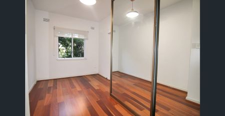 Large 3 bedroom plus teenage retreat FAMILY HOME + POOL - Photo 4