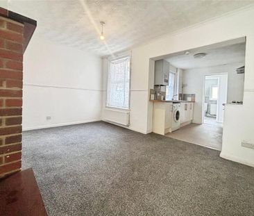 3 bedroom terraced house to rent - Photo 6