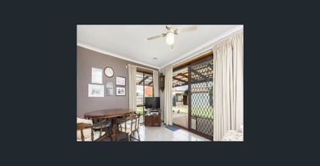 FAMILY HOME IN QUIET COURT - Photo 2