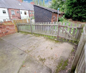 2 Bedroom House - End Terrace To Let - Photo 1