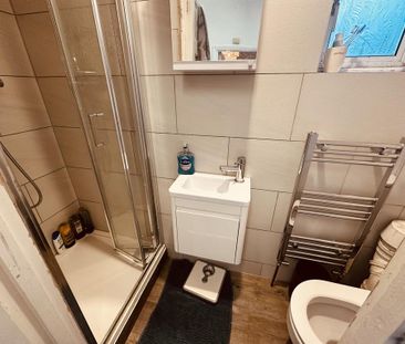 1 bedroom in a house share to rent - Photo 6