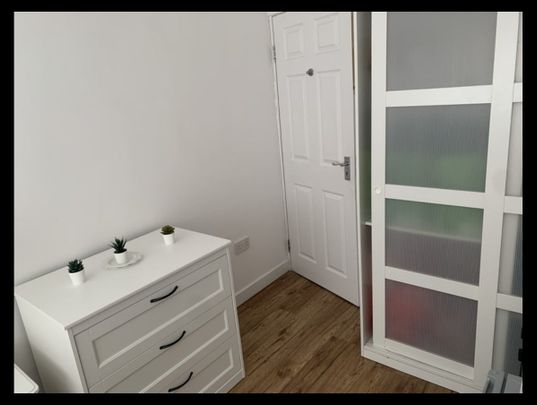 Room in a Shared House, Armitage Road, SE10 - Photo 1