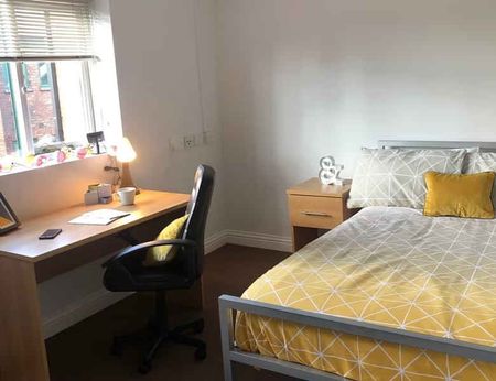 Seven Bed House (Shared) - Photo 3