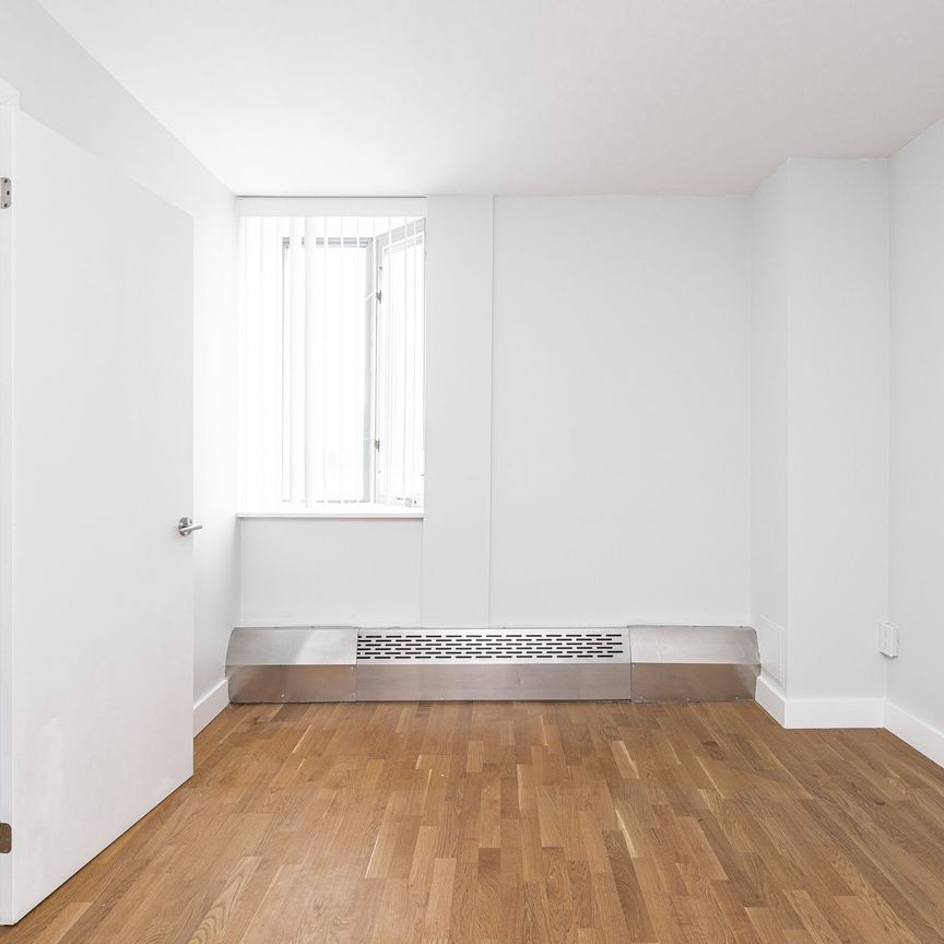 800 Richmond Street West - Photo 1