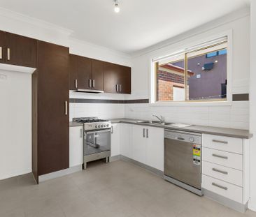 Spacious Unit - Photo 5