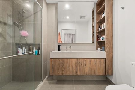 Luxury Riverside Apartment in Exclusive West End Enclave - Photo 4