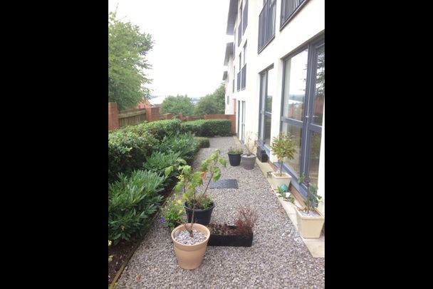 2 Bed Flat, Kirk Beston Close, LS11 - Photo 1