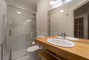 Apartamento T2 renovado para arrendar na Rua São João Bosco