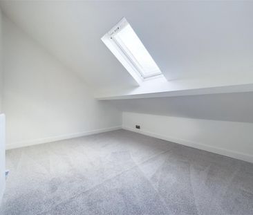 4 bedroom Semi-detached house to rent - Photo 5