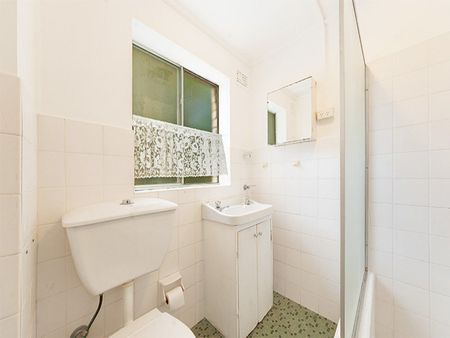 PICTURESQUE VIEWS OVER MOSMAN BAY - Photo 4