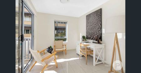 Large 1 Bedroom + Study | Huge Modern Kitchen | Available 30th November - Photo 2