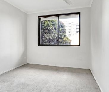 $660 per week / $2,640 Bond - Photo 3