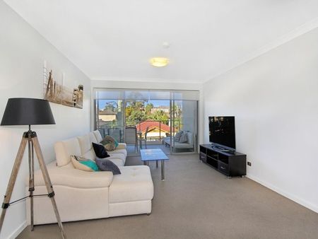 Luxury Three-Bedroom Apartment in Prime North Wollongong Location - Photo 3