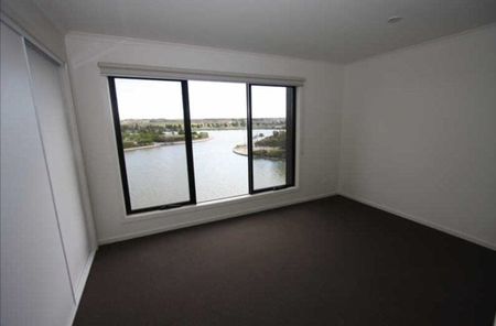 Modern Three Bedroom Home in Craigieburn - Photo 4