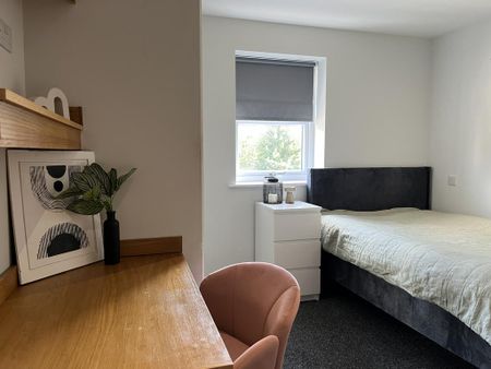 3 bedroom flat to rent - Photo 3