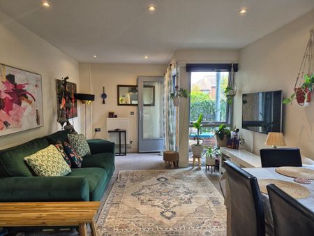 2 Bed Flat, Goldsmith Close, HA2 - Photo 2