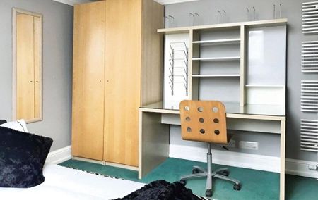 1 bedroom in a house share to rent - Photo 2