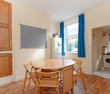 4 bedroom property in a great location - Photo 4