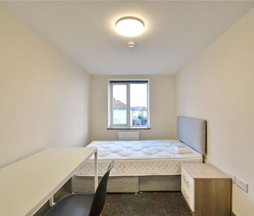 Filton Avenue, Filton - Photo 2