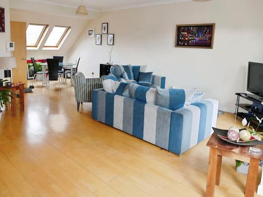 3 bedroom flat to rent - Photo 1